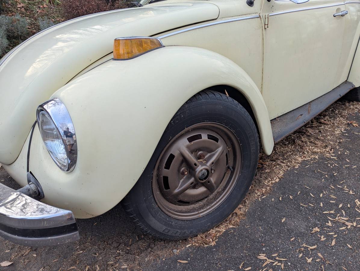 Vw-super-beetle-1975-yellow-17