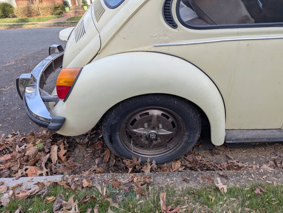 Vw-super-beetle-1975-yellow-18