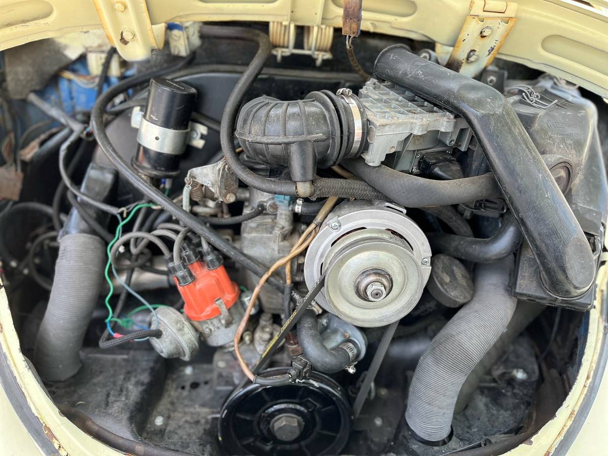 Vw-super-beetle-1975-yellow-8