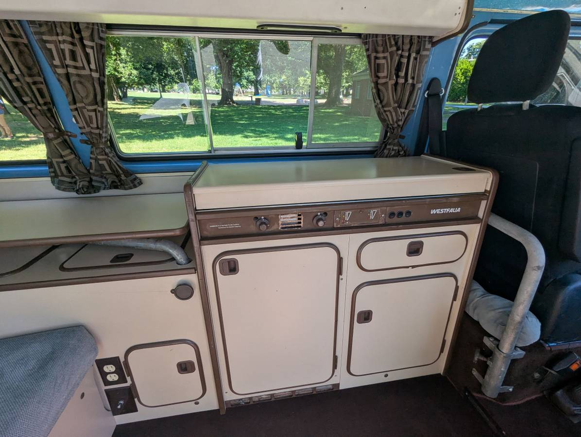 Vw-weatfalia-diesel-1982-blue-11