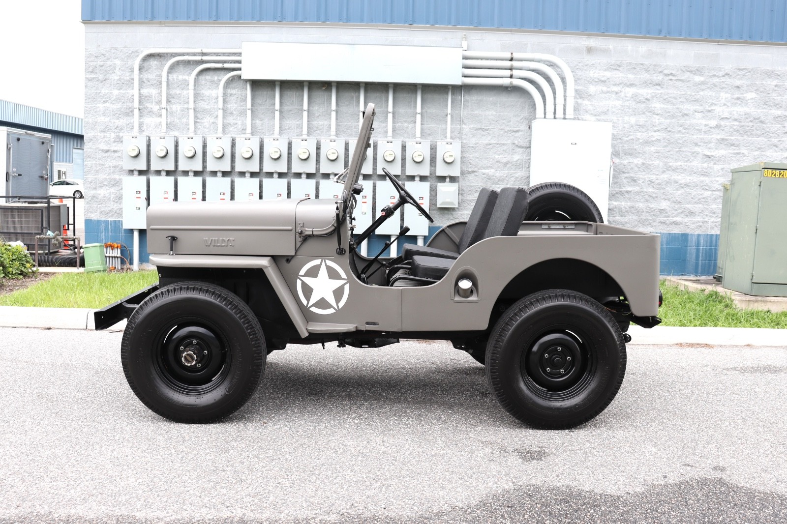 Willys-Jeep-1962-Standard-Cab-Pickup-1