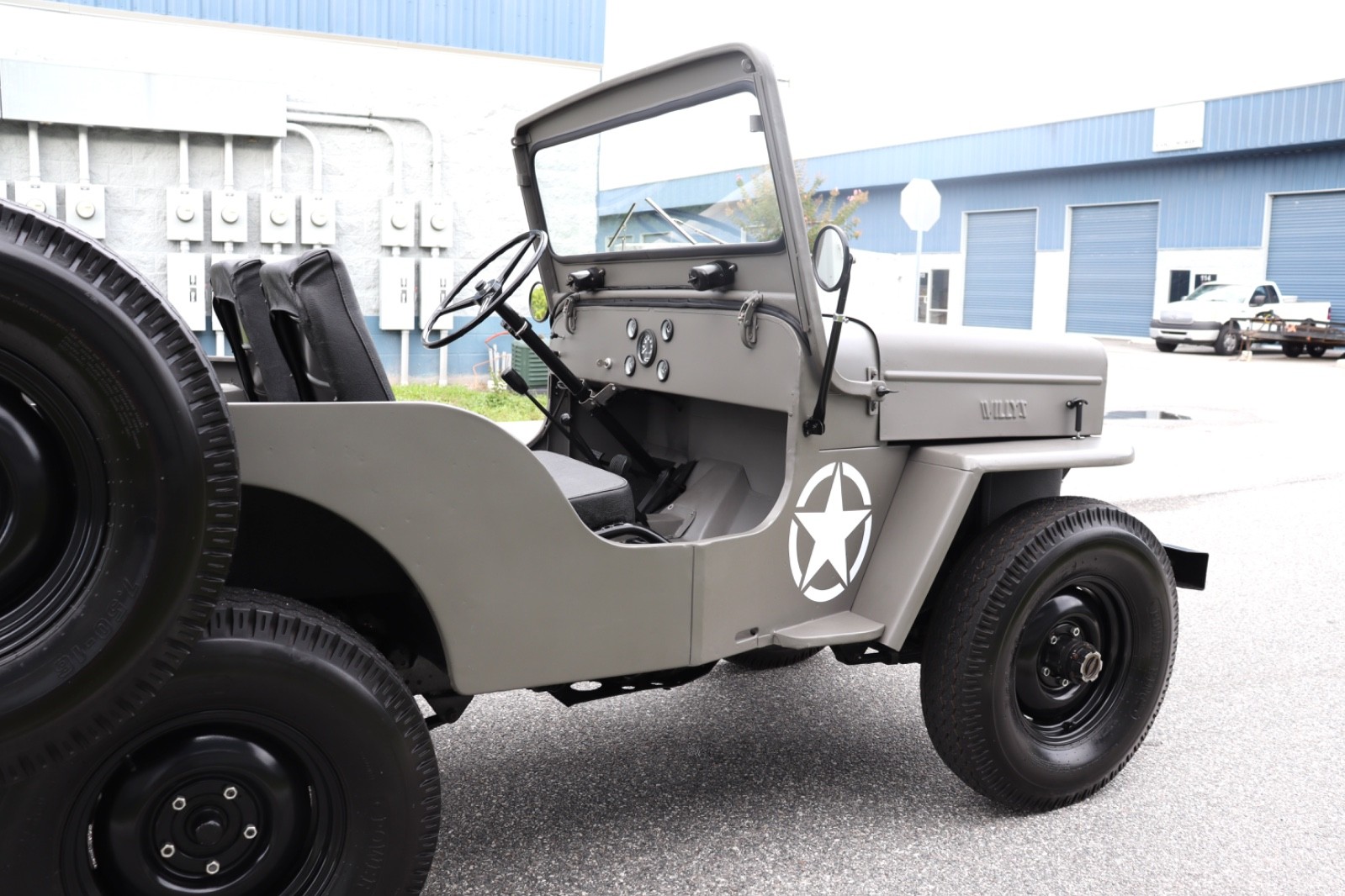 Willys-Jeep-1962-Standard-Cab-Pickup-11