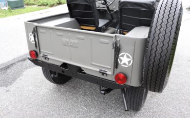Willys-Jeep-1962-Standard-Cab-Pickup-12