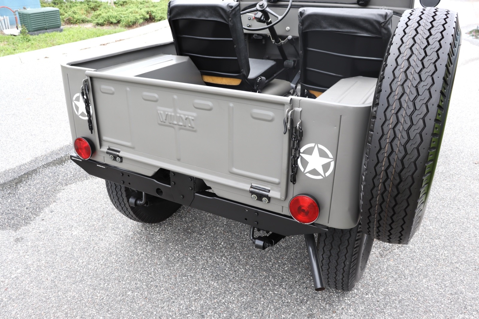 Willys-Jeep-1962-Standard-Cab-Pickup-12