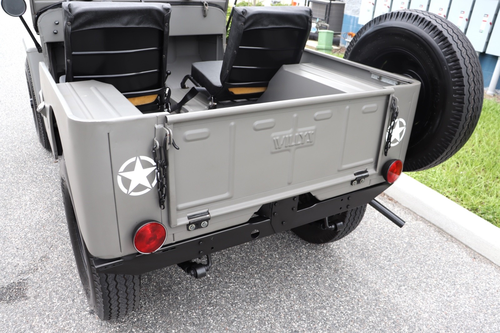 Willys-Jeep-1962-Standard-Cab-Pickup-13