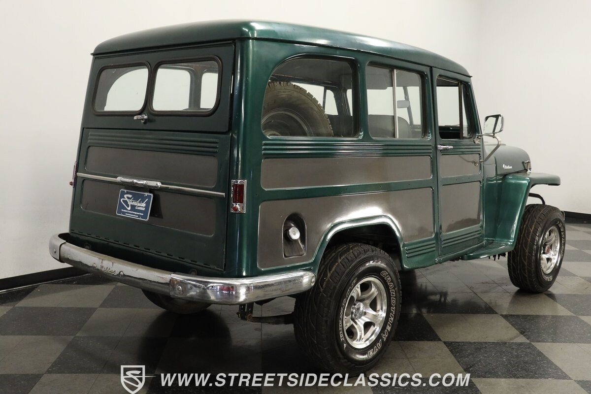Willys-Jeep-Wagon-1958-Jeep-10