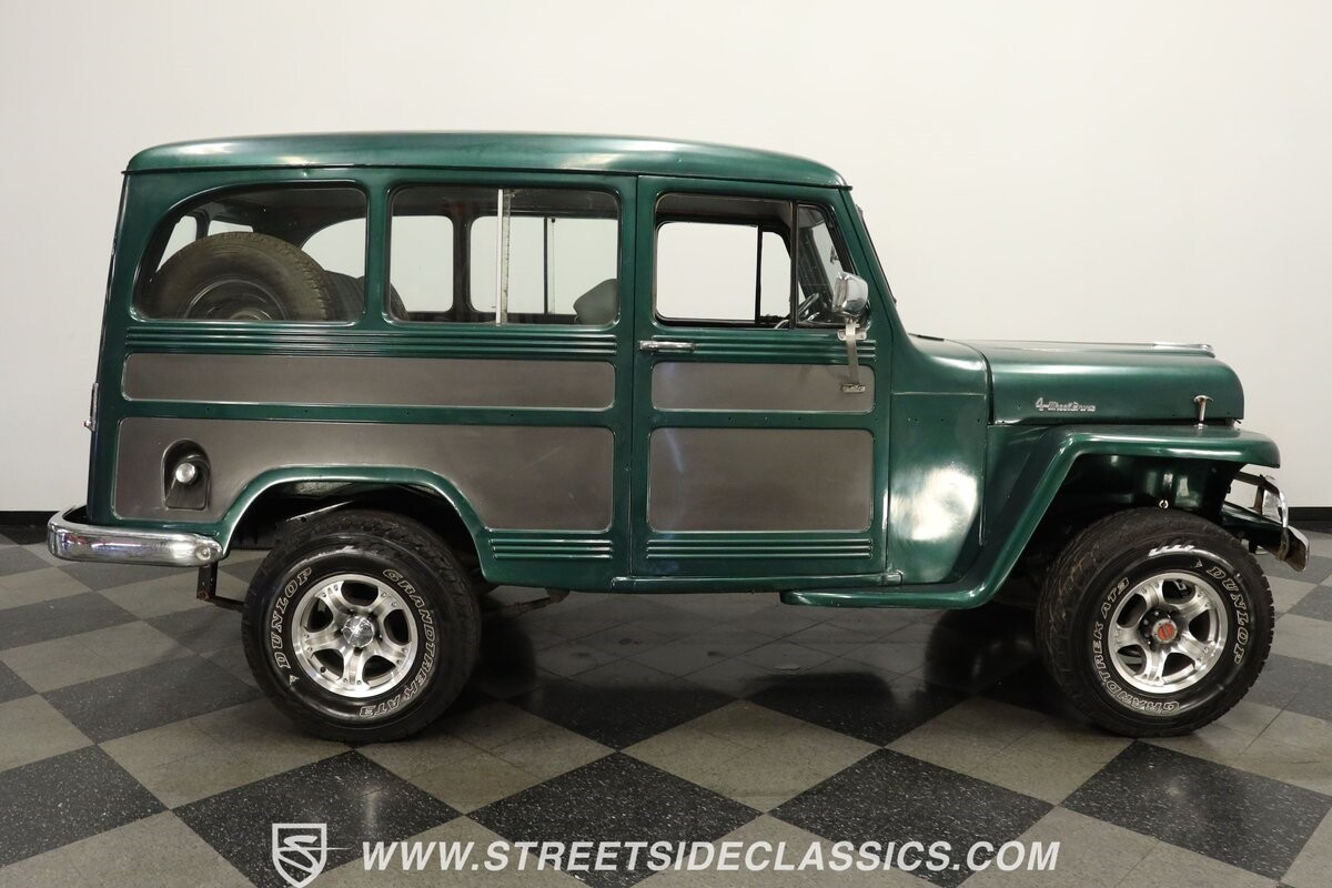 Willys-Jeep-Wagon-1958-Jeep-12