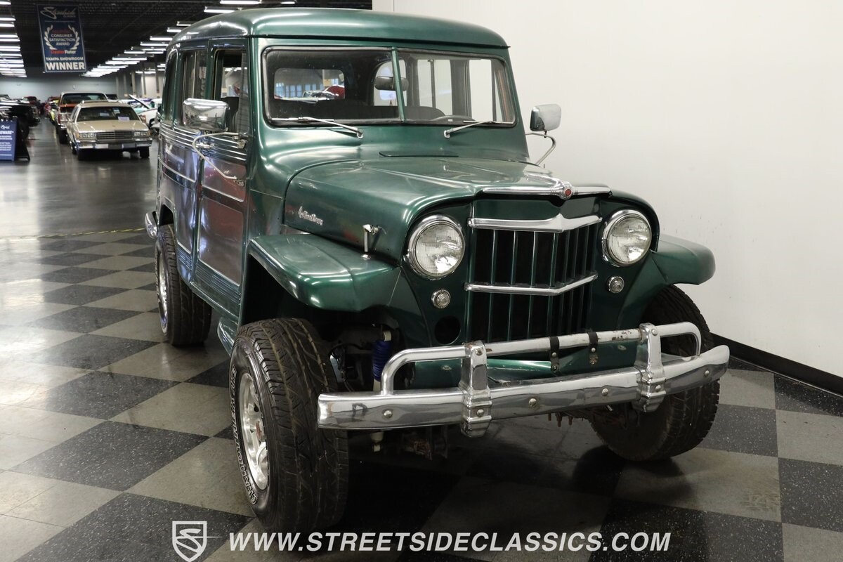 Willys-Jeep-Wagon-1958-Jeep-14