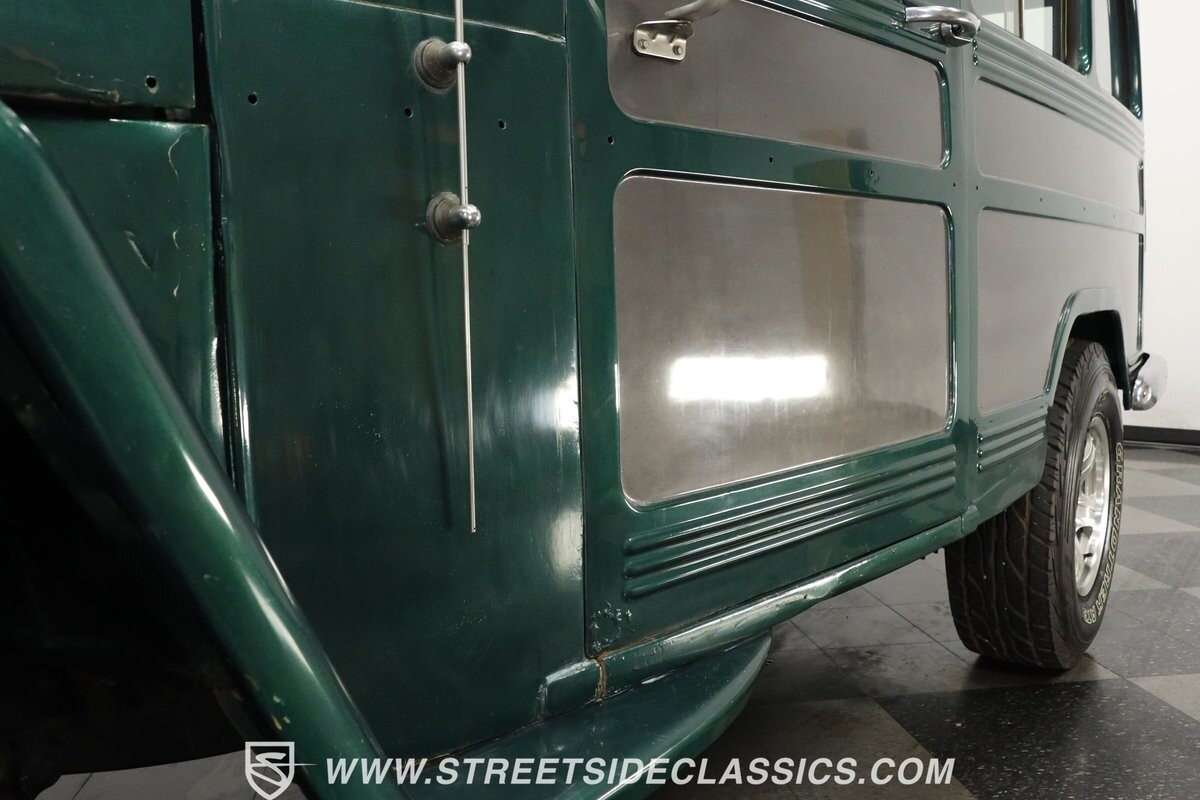 Willys-Jeep-Wagon-1958-Jeep-20