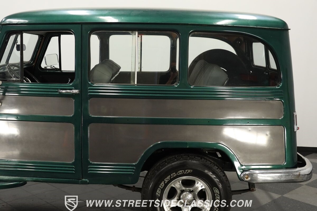 Willys-Jeep-Wagon-1958-Jeep-23