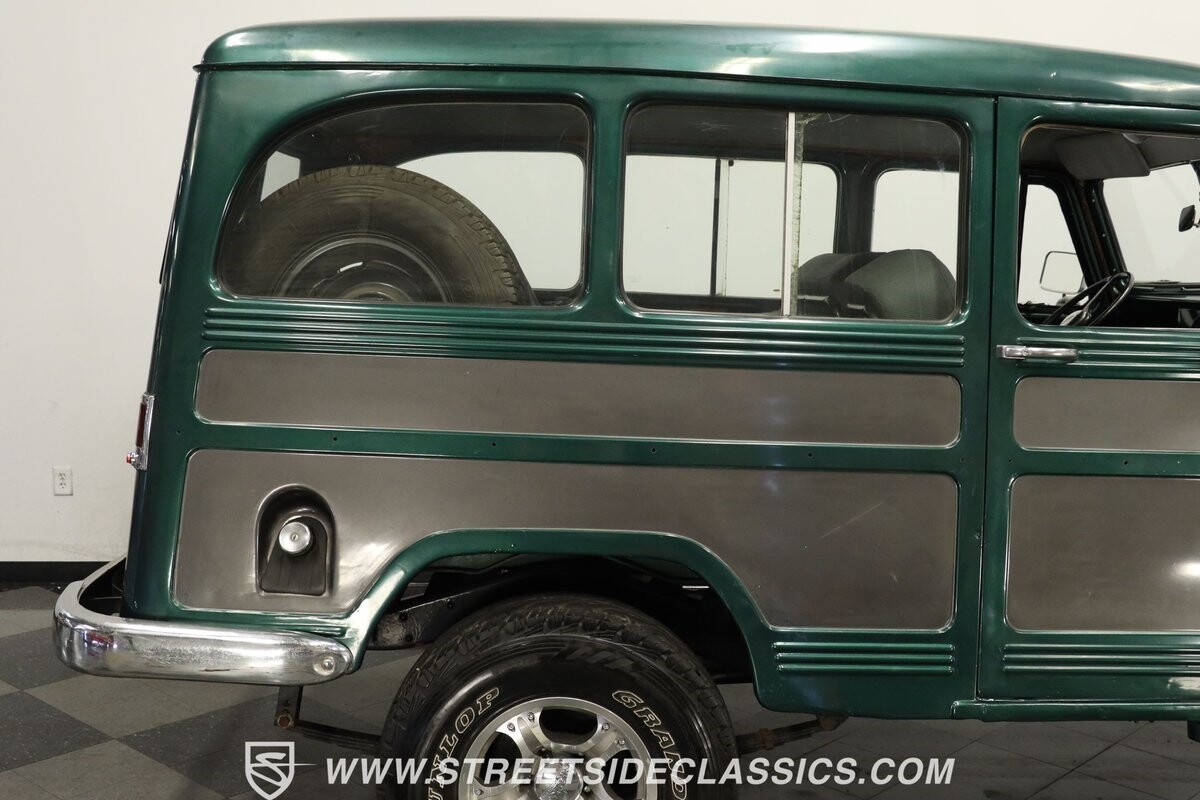 Willys-Jeep-Wagon-1958-Jeep-27