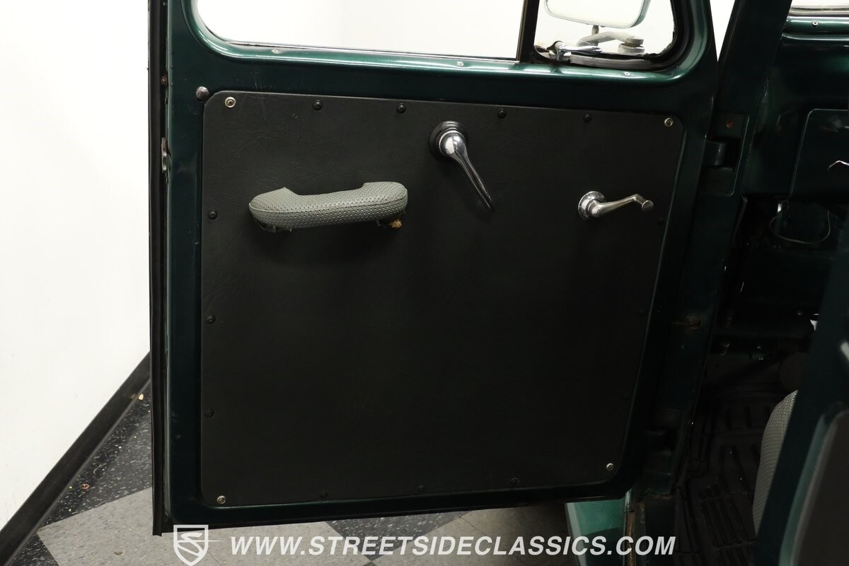 Willys-Jeep-Wagon-1958-Jeep-33