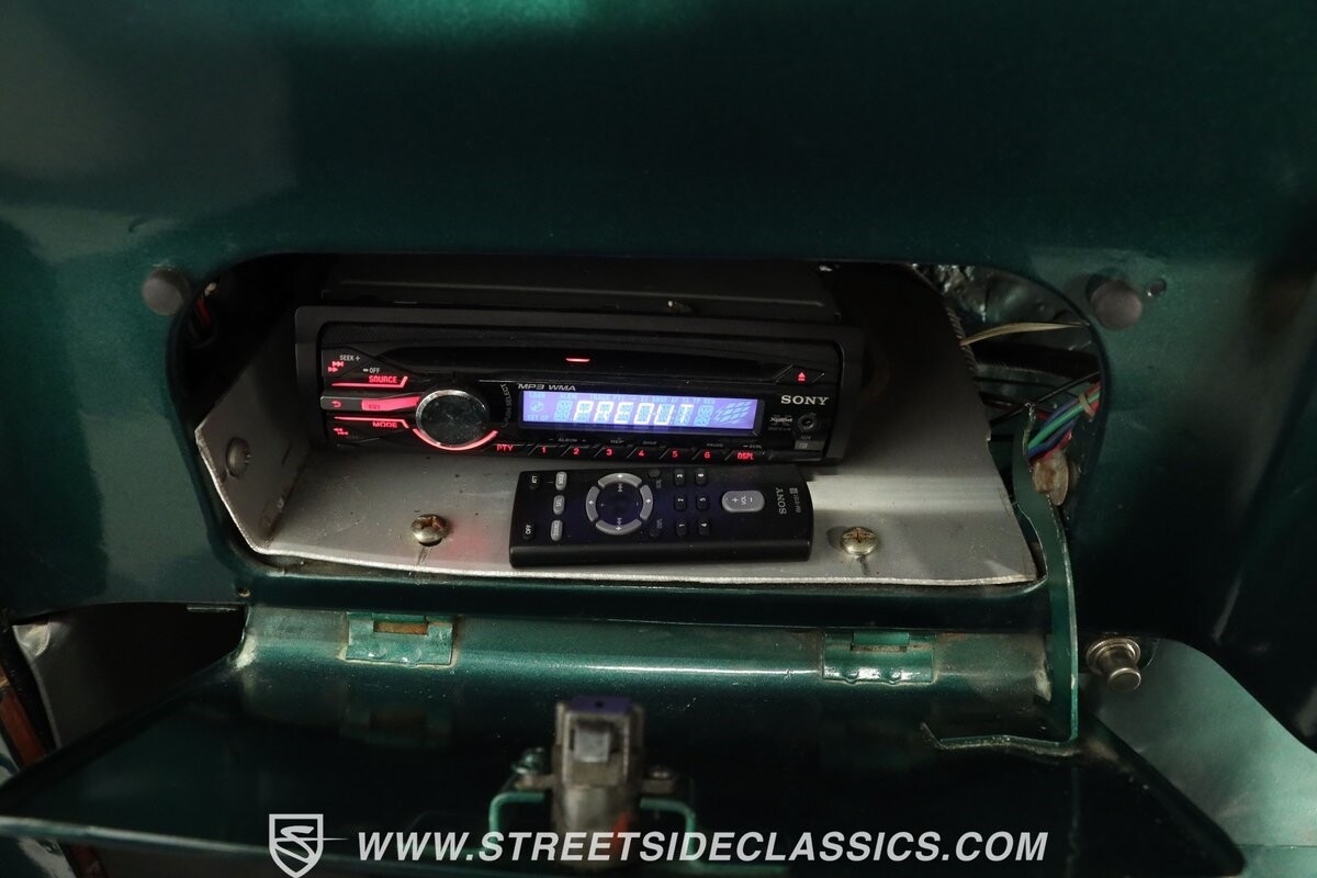 Willys-Jeep-Wagon-1958-Jeep-38