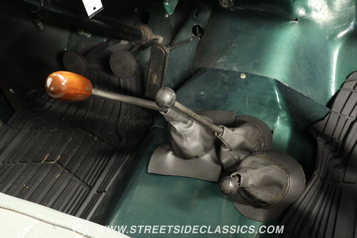 Willys-Jeep-Wagon-1958-Jeep-39