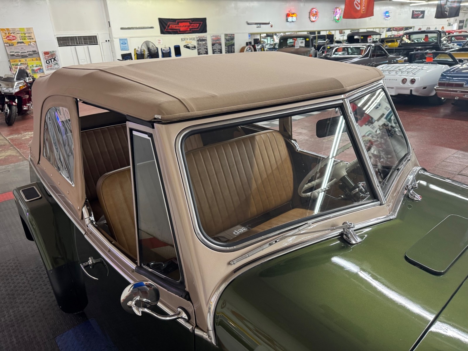 Willys-Jeepster-1951-10
