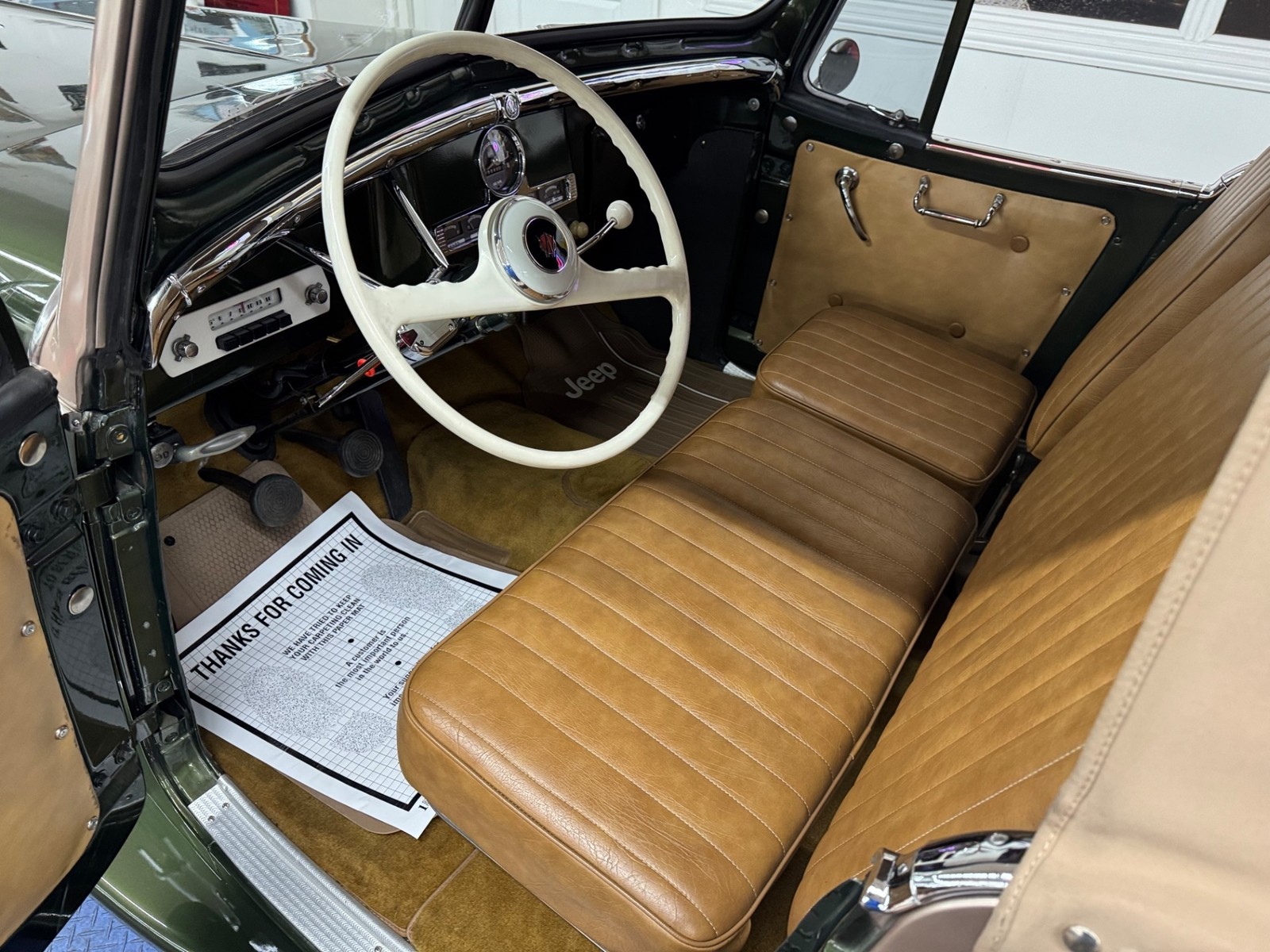 Willys-Jeepster-1951-14