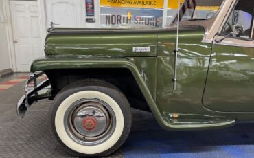 Willys-Jeepster-1951-17