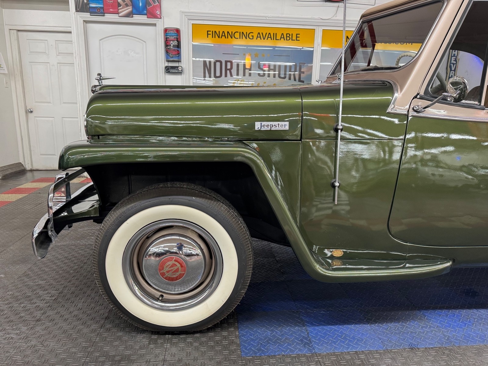 Willys-Jeepster-1951-17