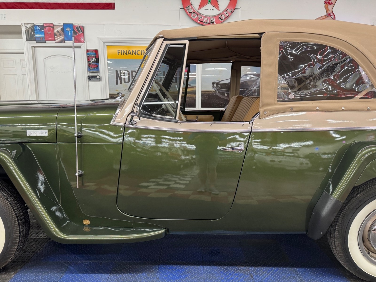 Willys-Jeepster-1951-18