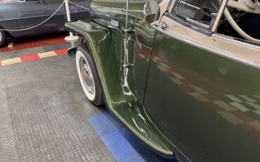 Willys-Jeepster-1951-21