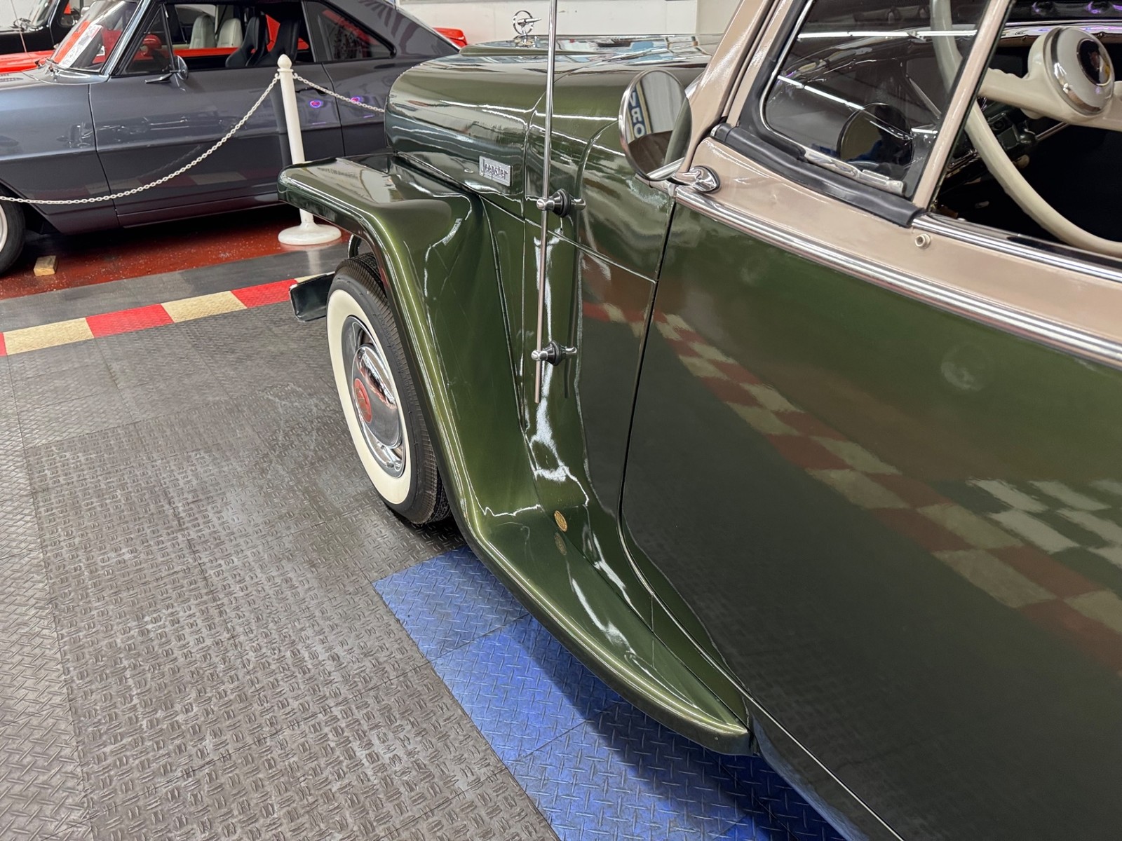 Willys-Jeepster-1951-21