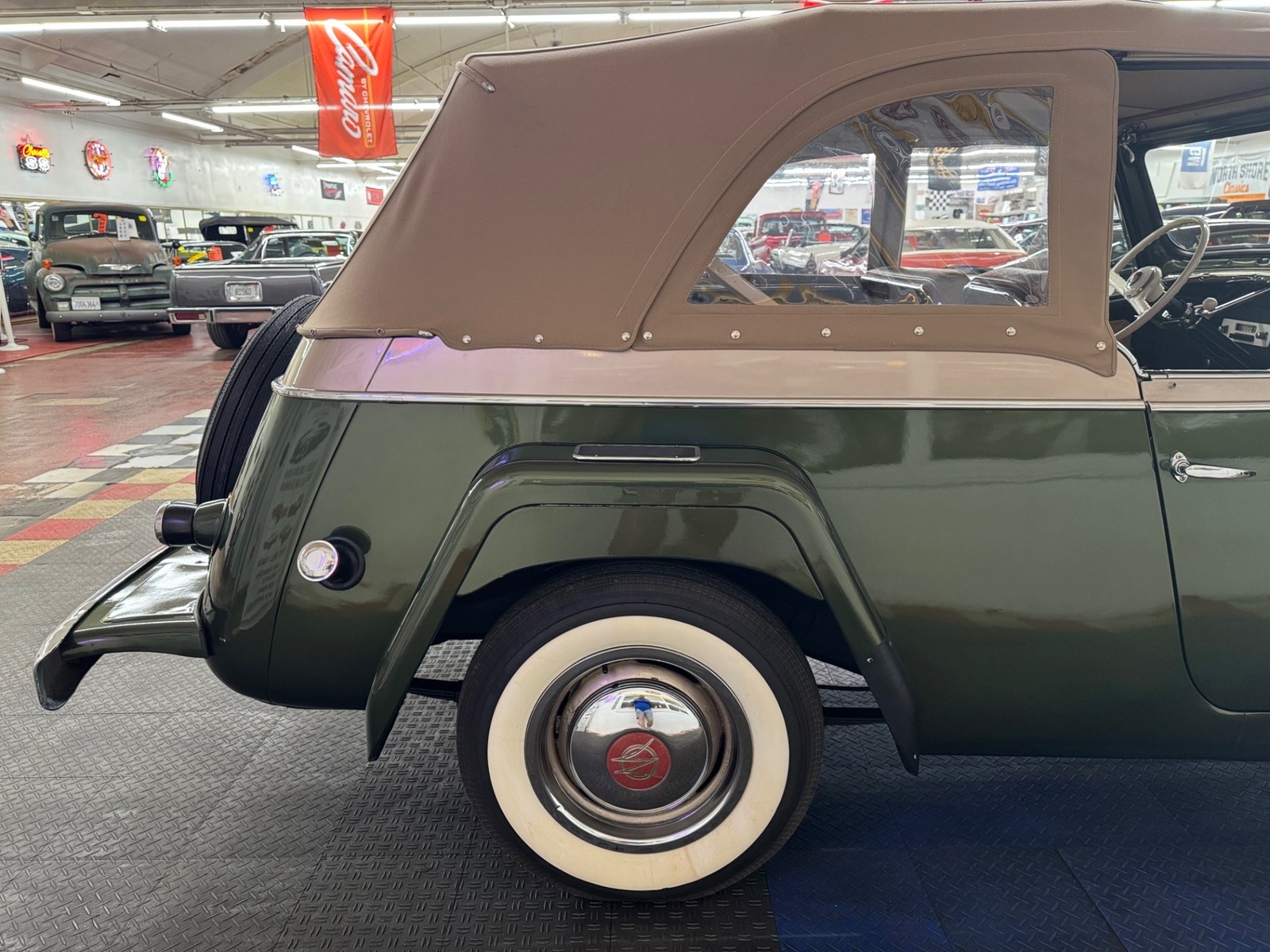 Willys-Jeepster-1951-24