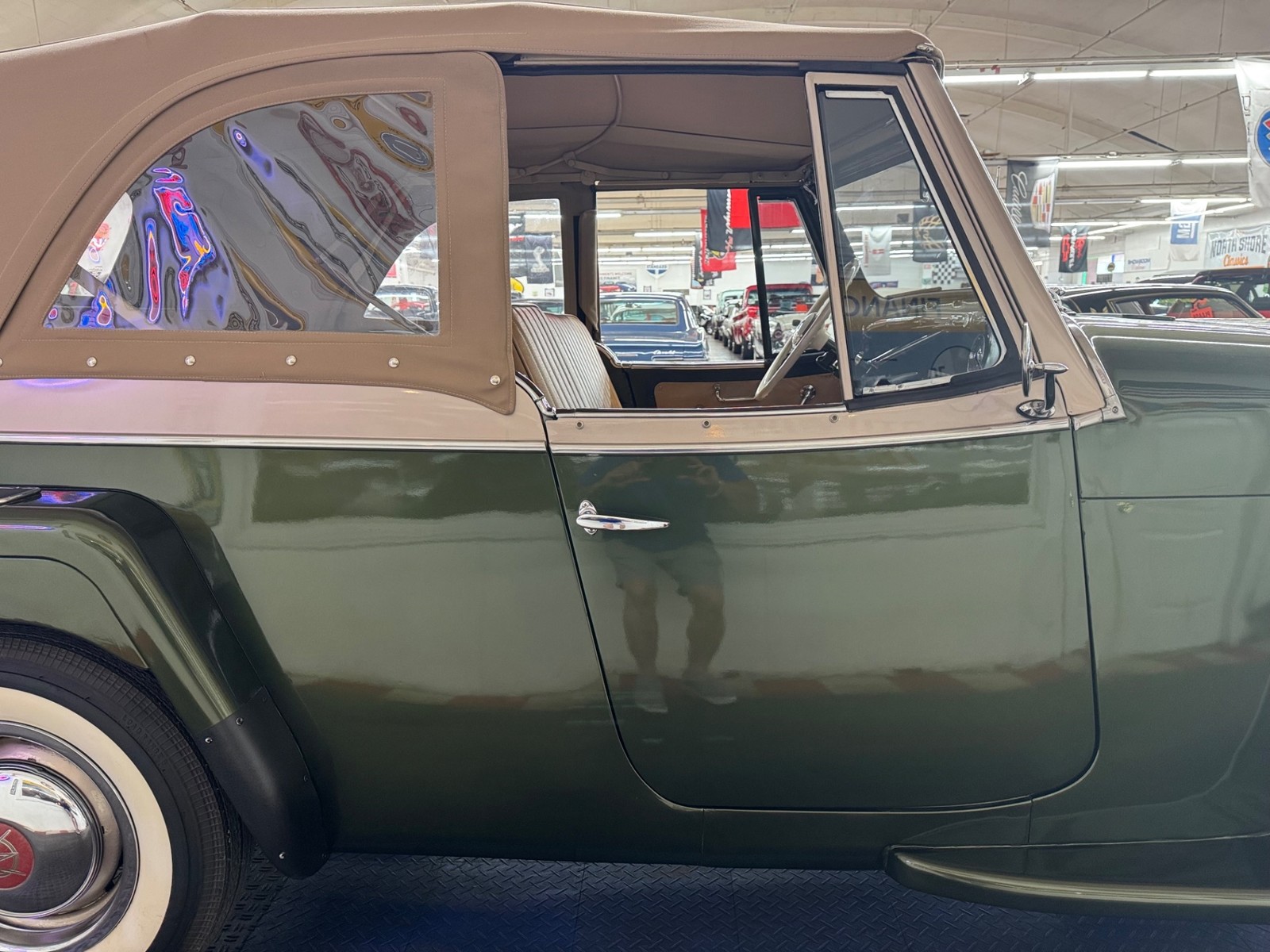 Willys-Jeepster-1951-25