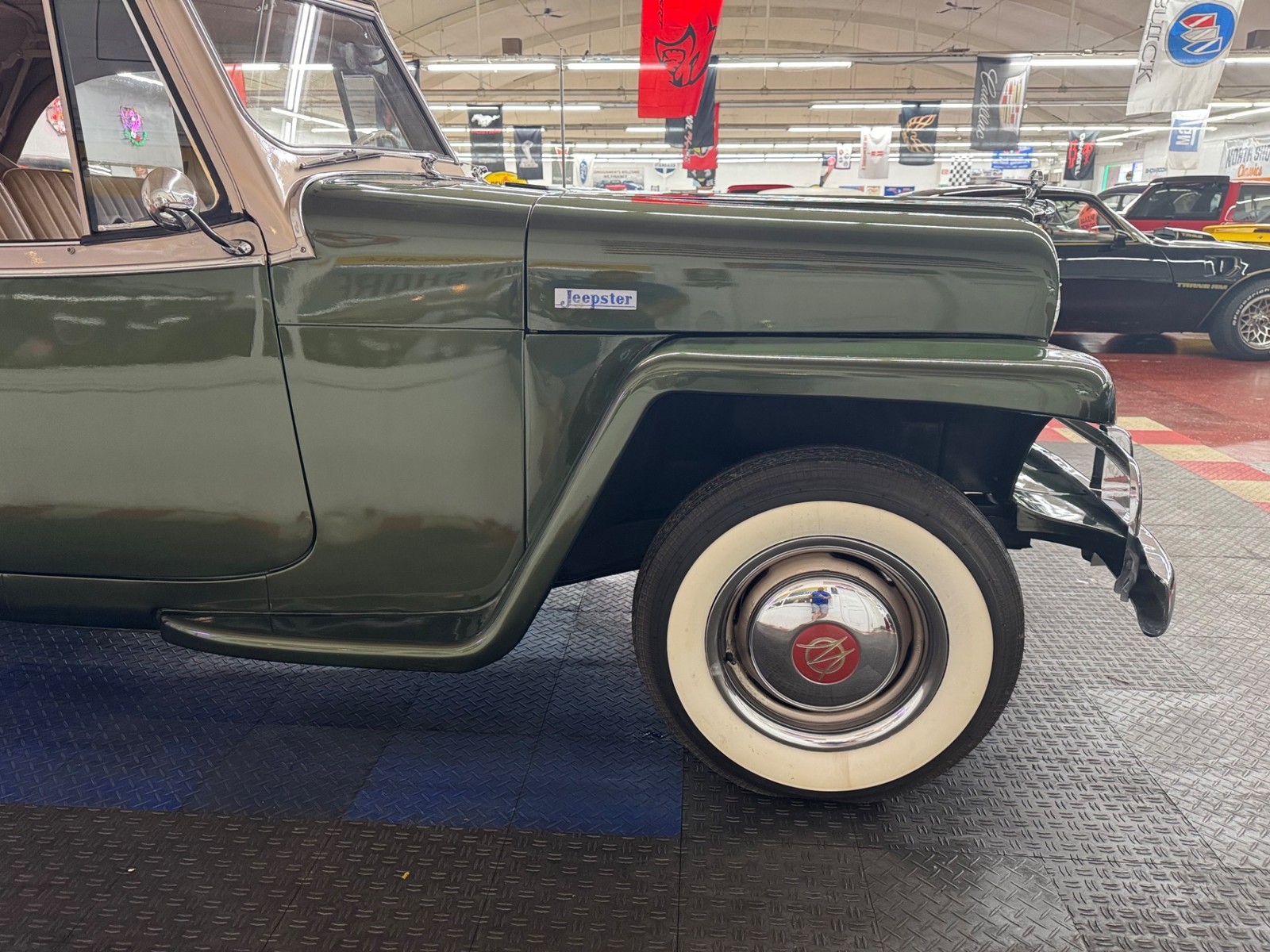 Willys-Jeepster-1951-26