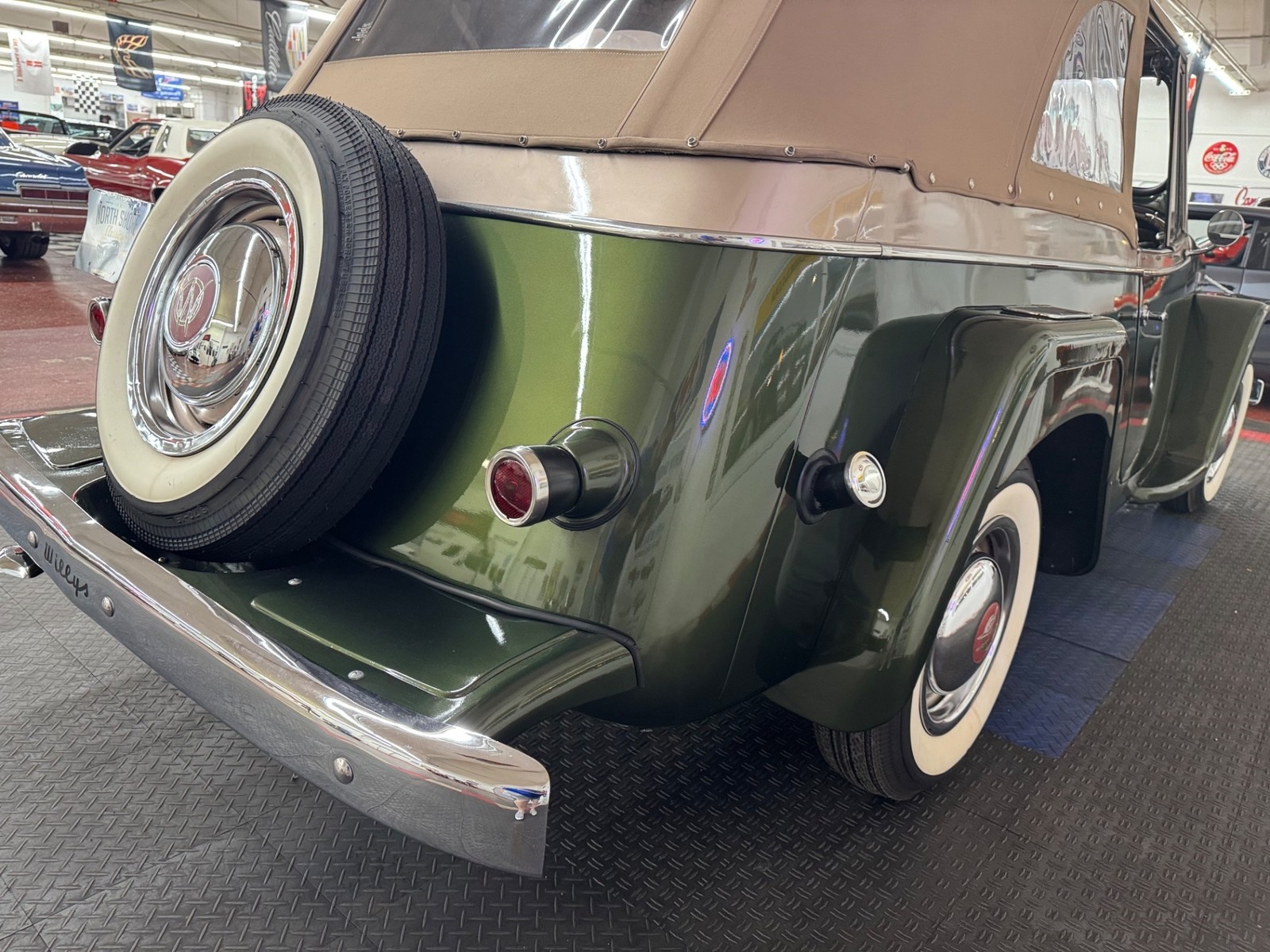 Willys-Jeepster-1951-28