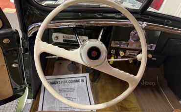 Willys-Jeepster-1951-30