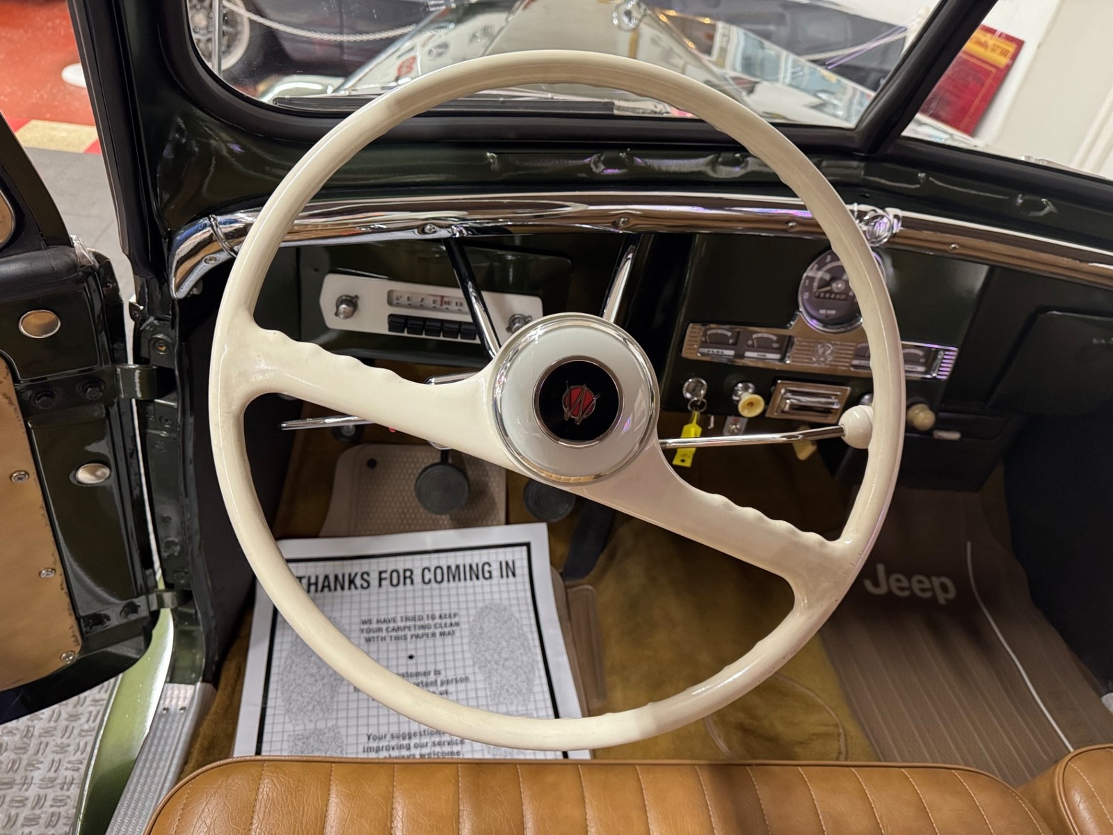 Willys-Jeepster-1951-30