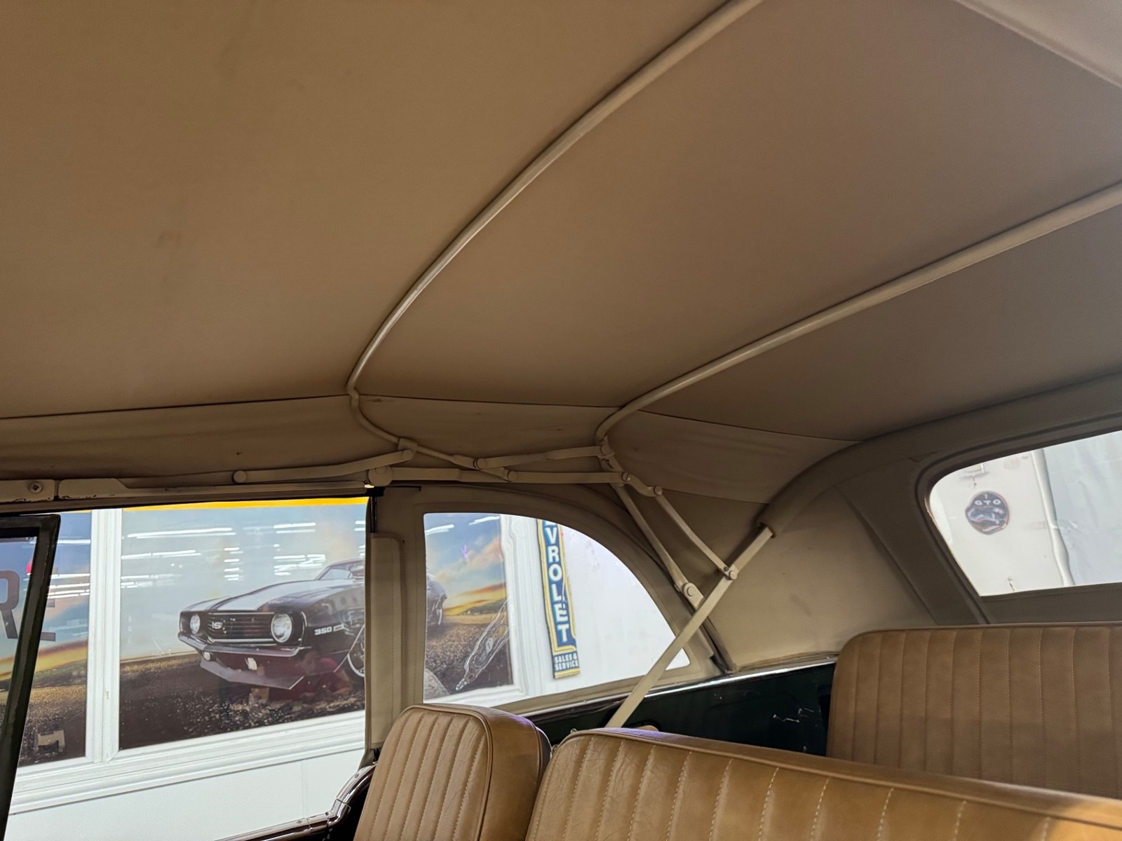 Willys-Jeepster-1951-34