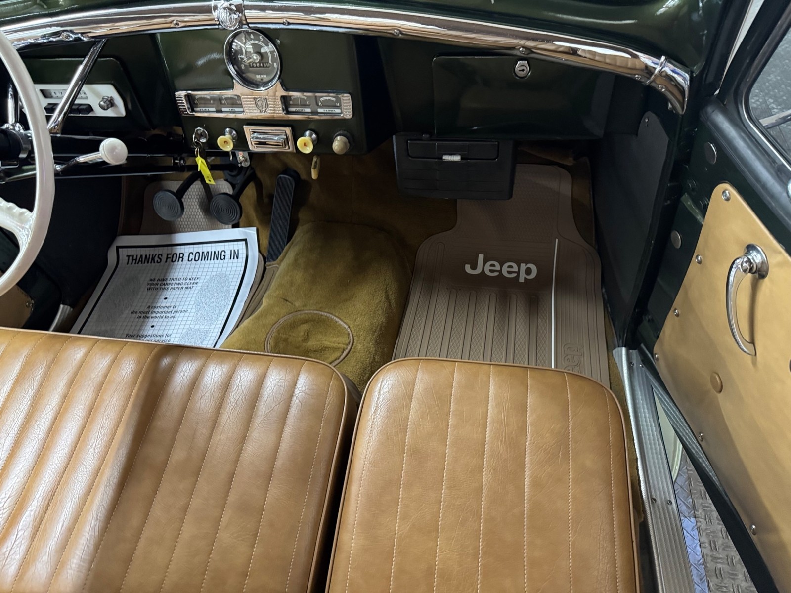 Willys-Jeepster-1951-39