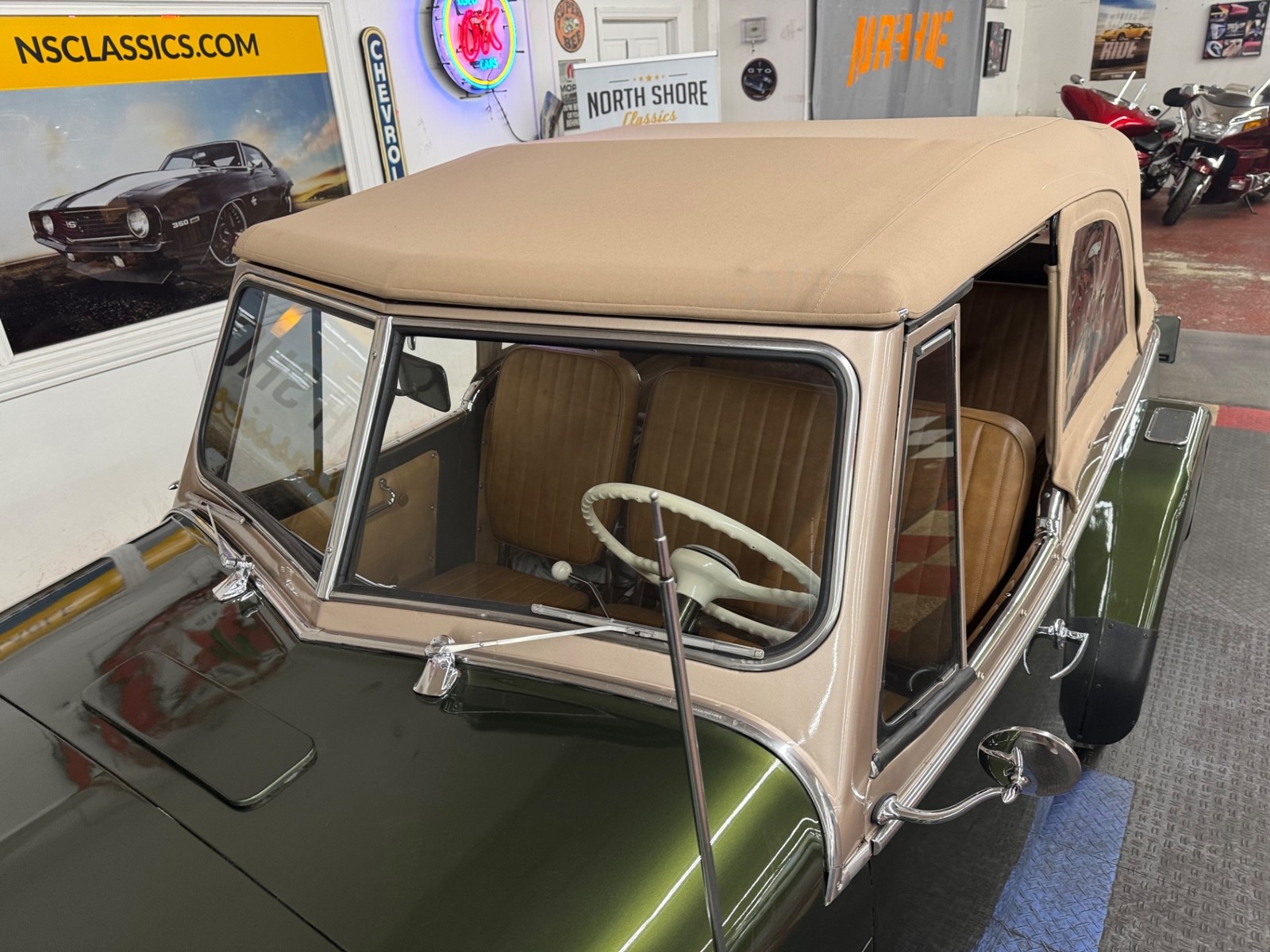 Willys-Jeepster-1951-9