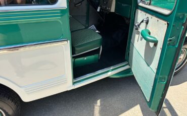 Willys-Station-Wagon-1960-Wagon-38