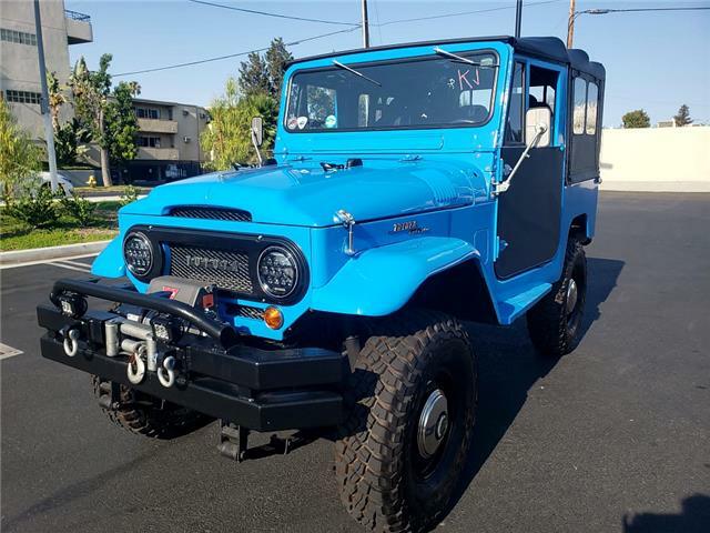 toyota-FJ-Land-Cruiser-1965-13