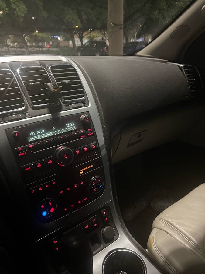 2012body-style-gmc-acadia-1900-black-8
