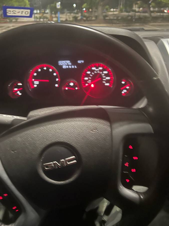2012body-style-gmc-acadia-1900-black-9
