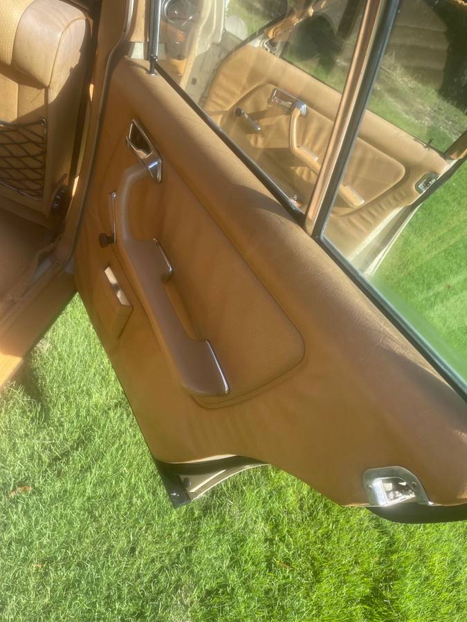 240d-diesel-1982-brown-1