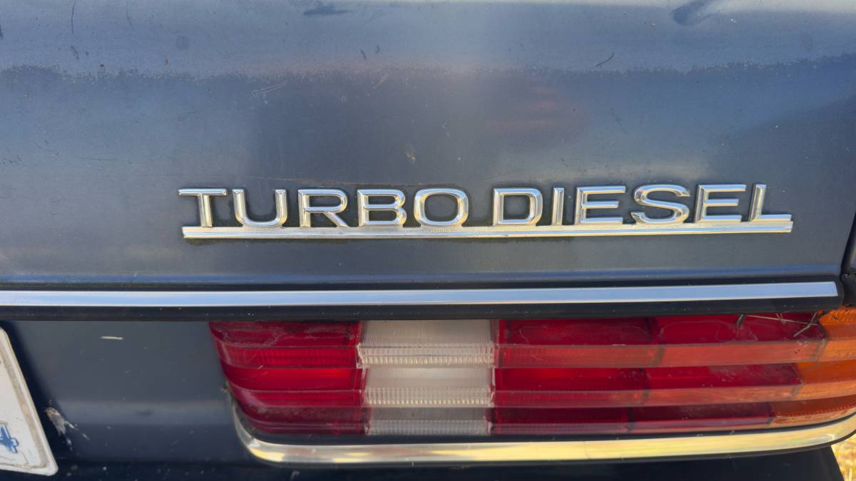 300-turbo-diesel-1984-blue-3