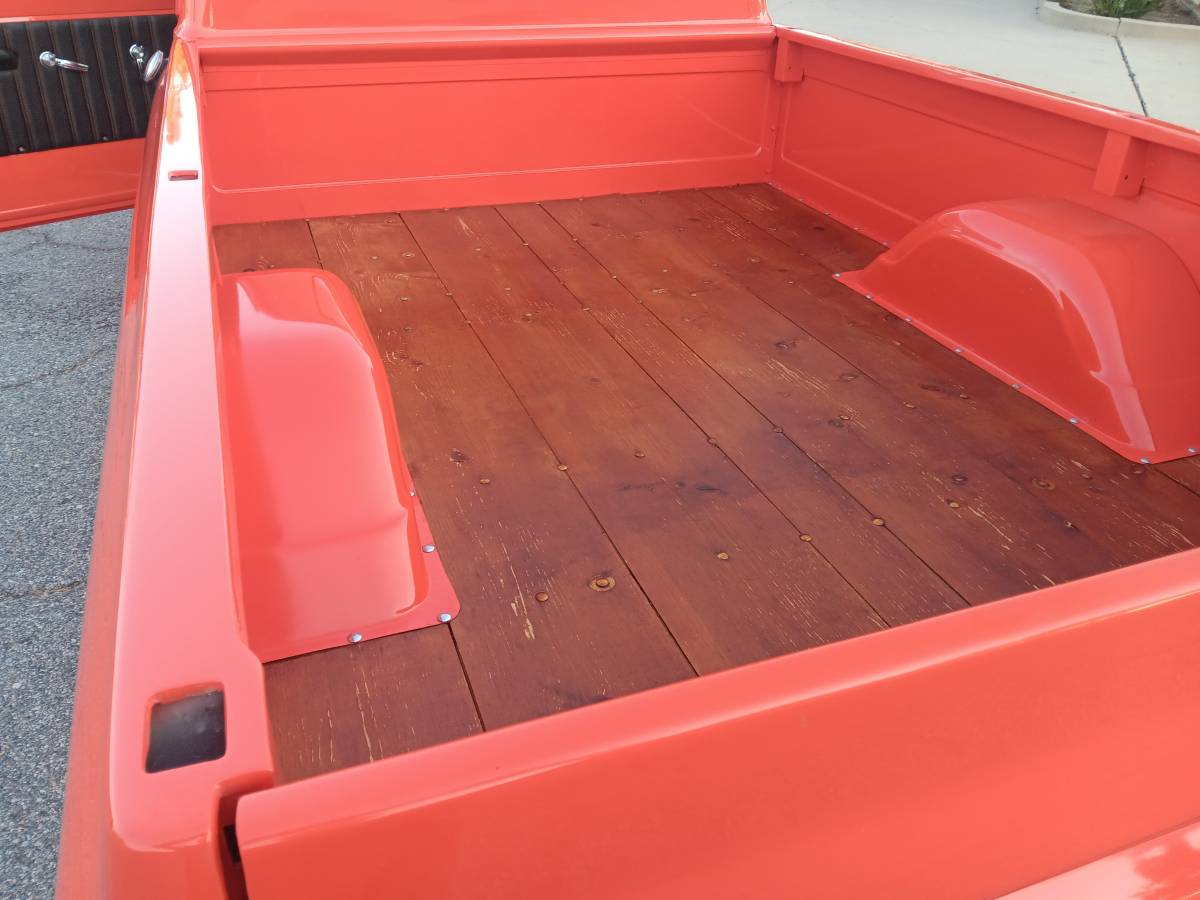 67-chevy-c-20-1967-orange-8