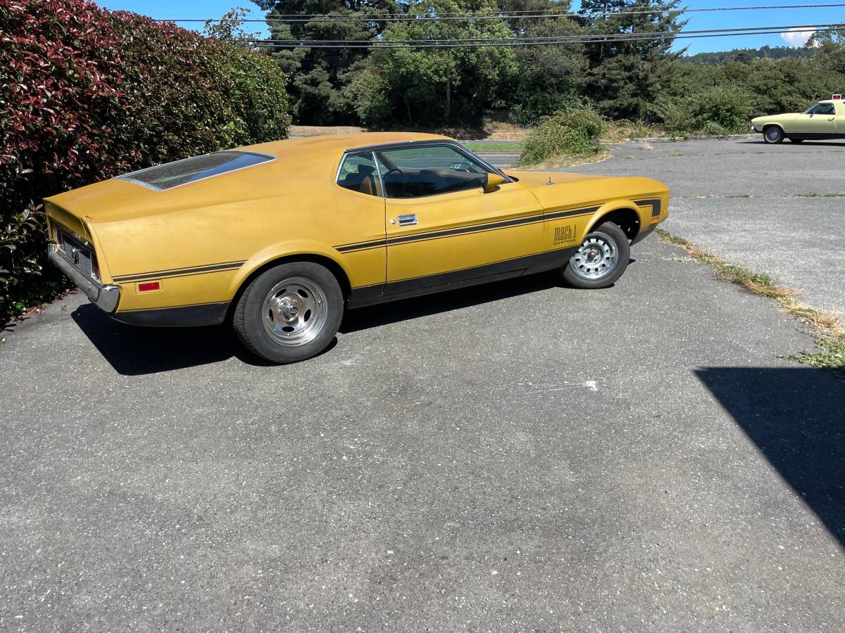 72-mustang-mach-one-fastback-302-engine-1972-yellow-2