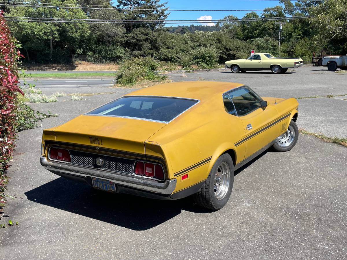 72-mustang-mach-one-fastback-302-engine-1972-yellow-3