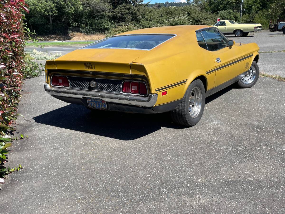 72-mustang-mach-one-fastback-302-engine-1972-yellow-4