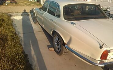 75-jag-1975-white