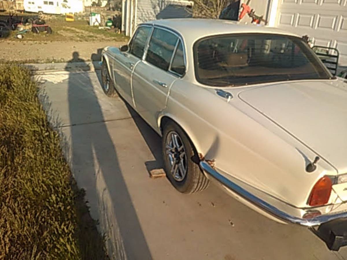 75-jag-1975-white