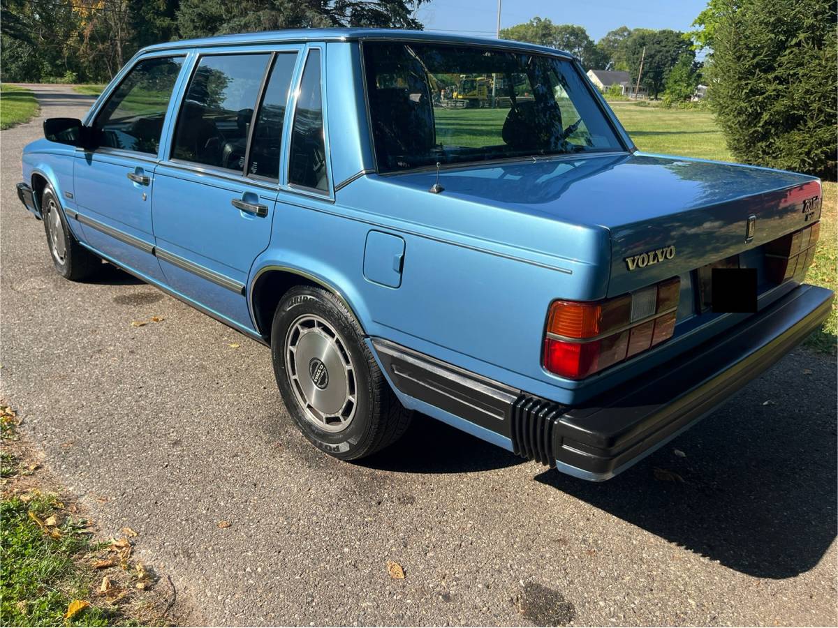 760-turbo-1985-blue-9