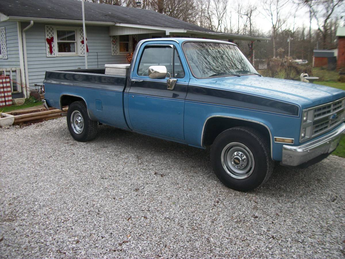 85-chevy-silverado-c20-1985-blue-1