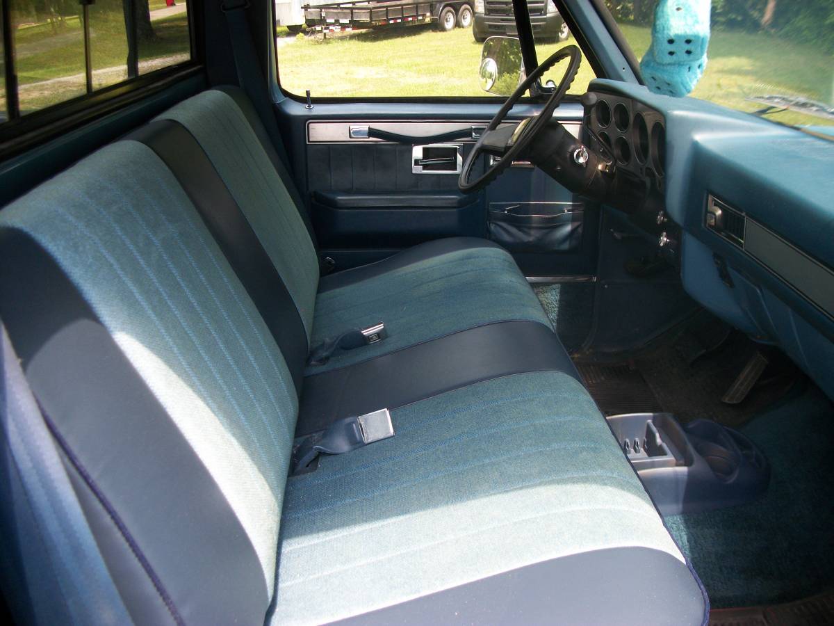 85-chevy-silverado-c20-1985-blue-3