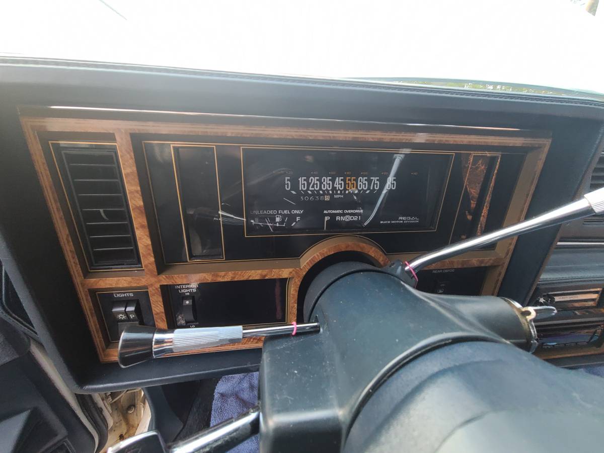 86-buick-regal-diesel-1986-white-18